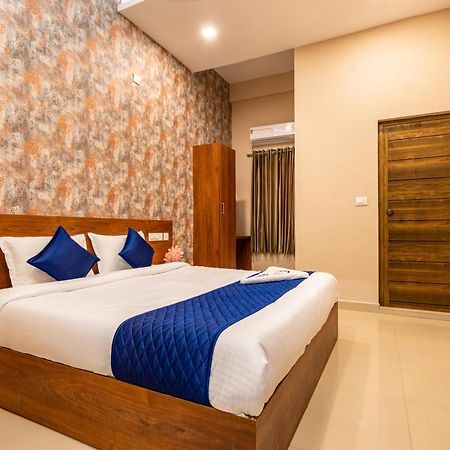 Hotel Yaad Residency à Kochi Extérieur photo