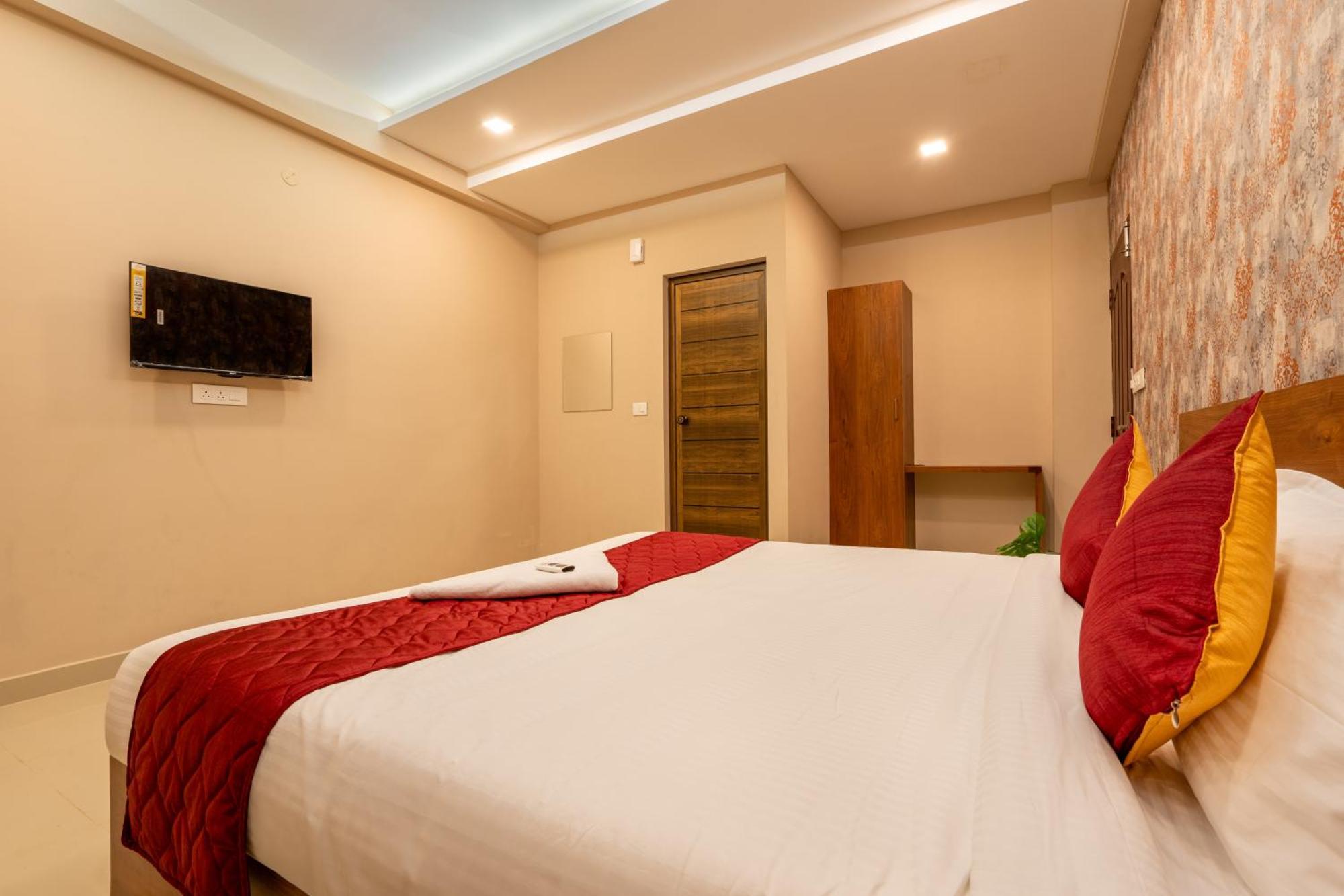 Hotel Yaad Residency à Kochi Extérieur photo