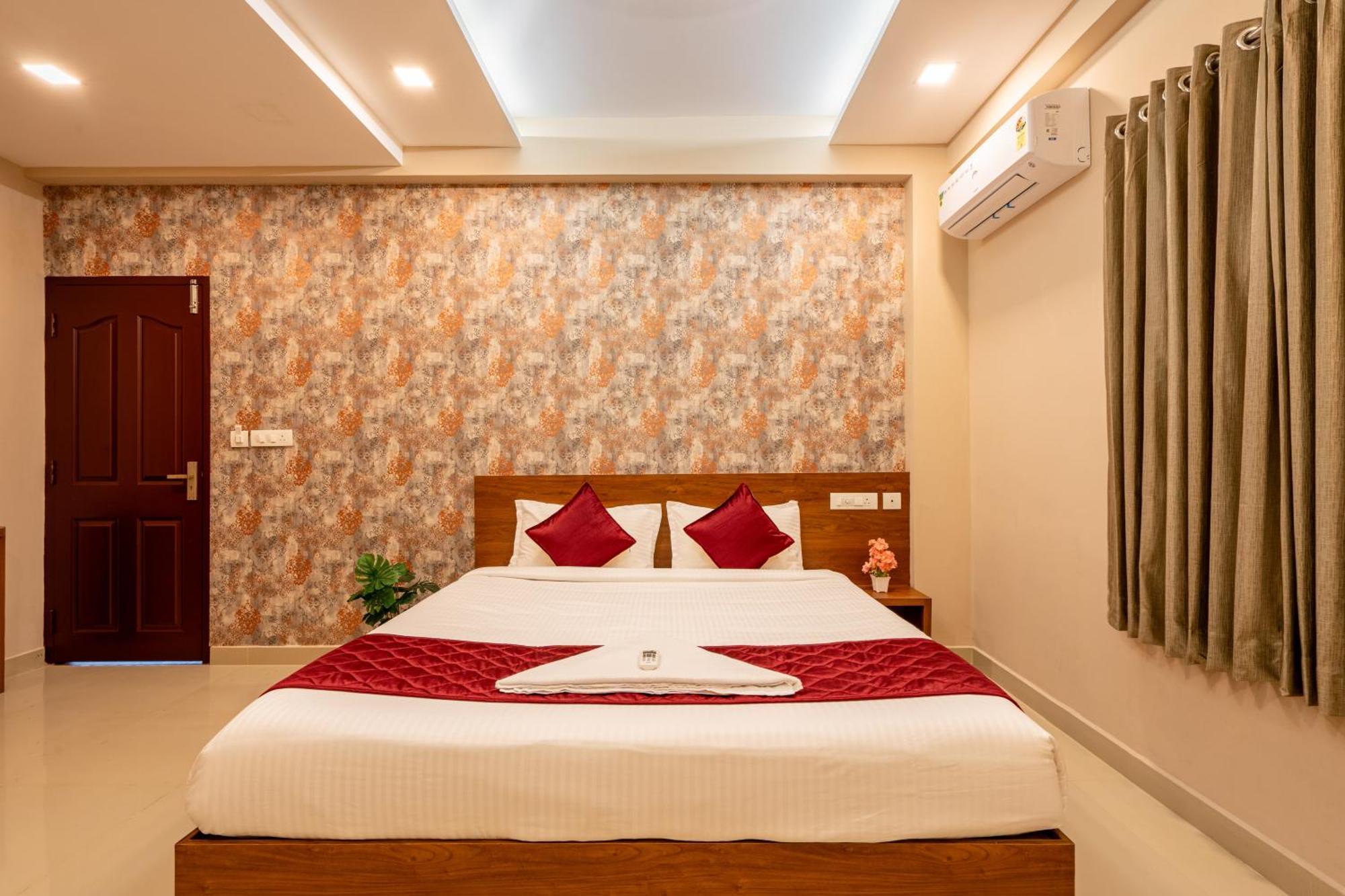 Hotel Yaad Residency à Kochi Extérieur photo