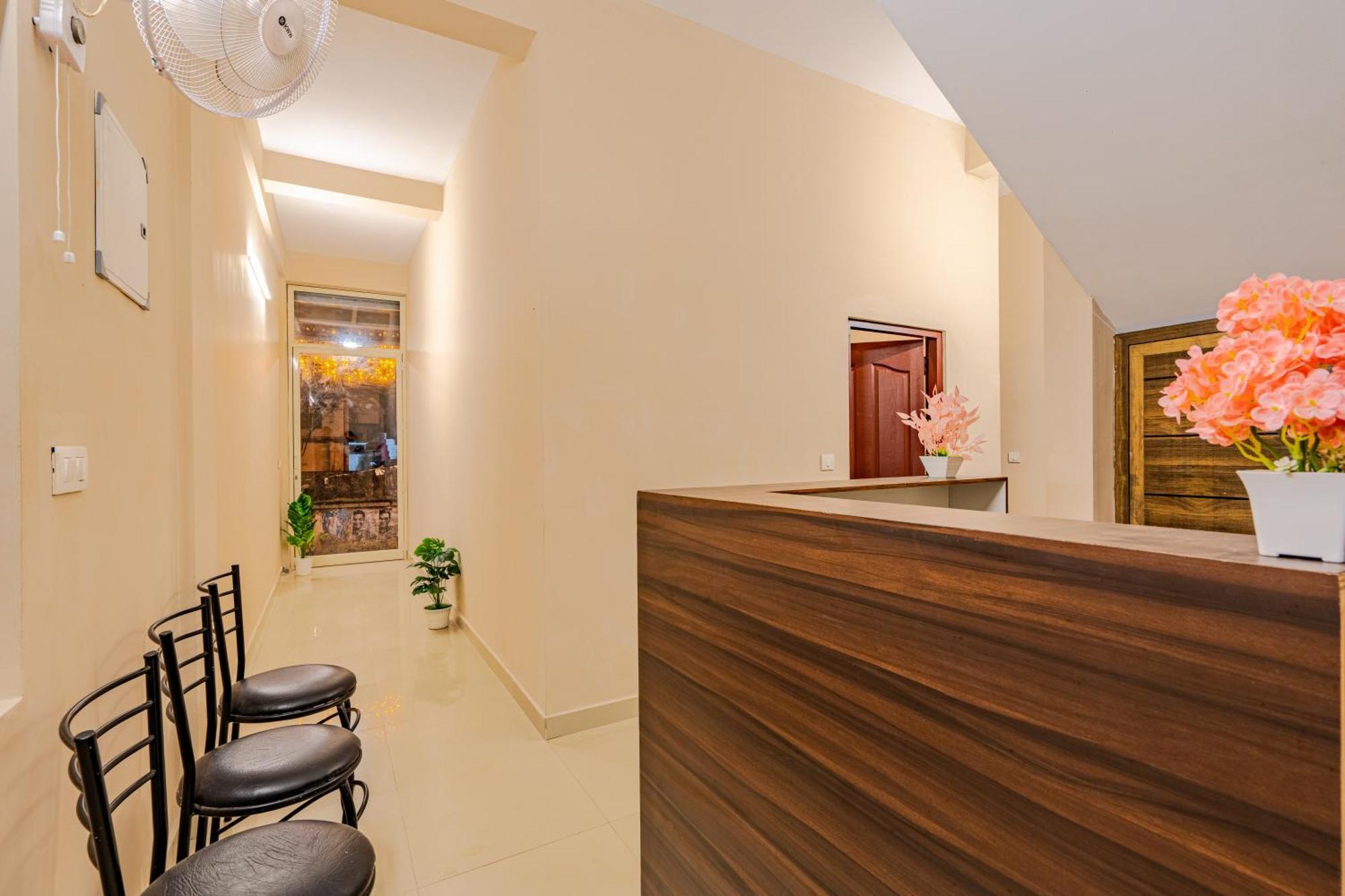 Hotel Yaad Residency à Kochi Extérieur photo